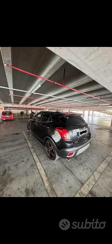 Usado Opel Mokka Cosmo 136 CV (100 kW) 2015 Negro SUV