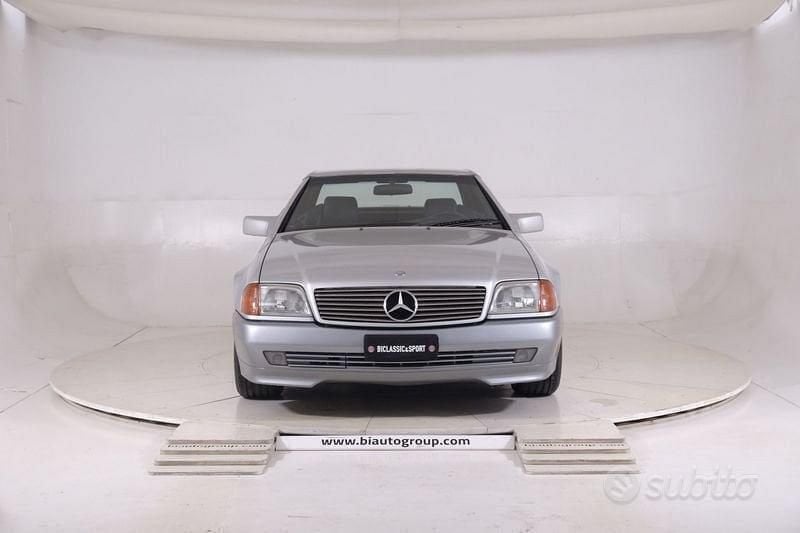 Usata Mercedes SL300 231 CV (169 kW) 1992 Argento Cabrio