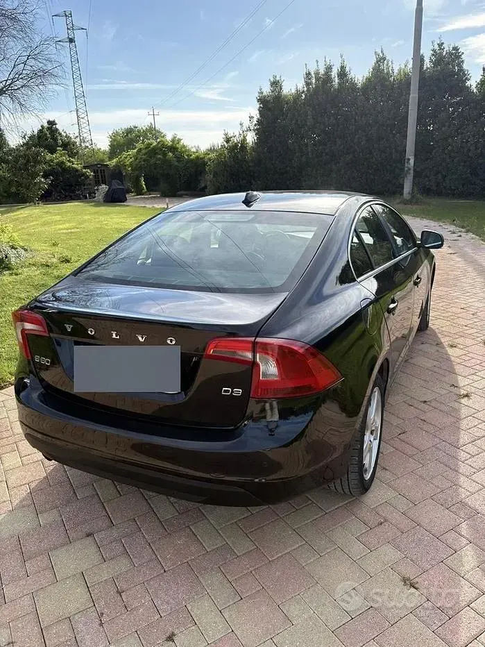 Usata Volvo S60 136 CV (100 kW) 2012 Nero Berlina