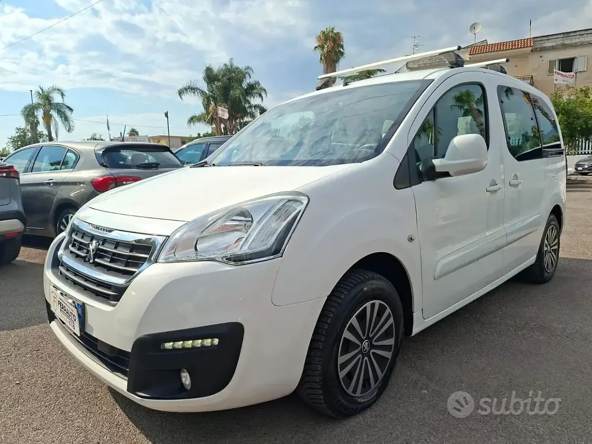 Usata Peugeot Partner Tepee Active 120 CV (88 kW) 2015 Bianco Monovolume