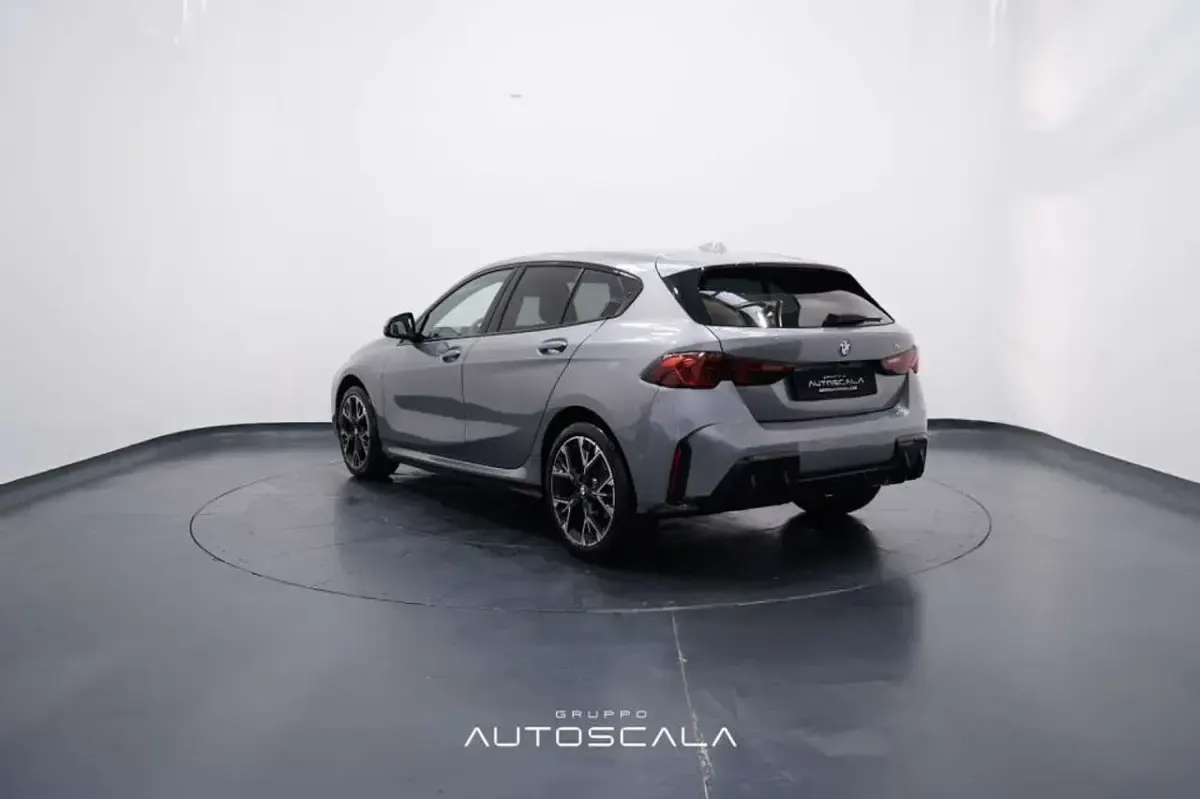 Usata BMW 118 M Sport 150 CV (110 kW) 2025 Skyscraper grey metallic Utilitaria