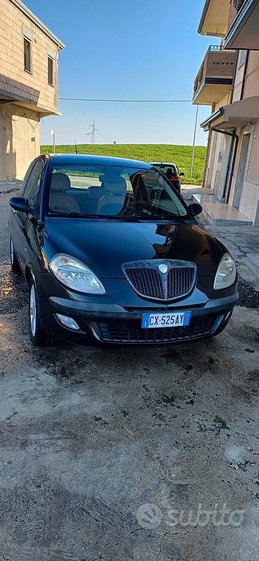 Usata Lancia Ypsilon 70 CV (51 kW) 2005 Nero Utilitaria