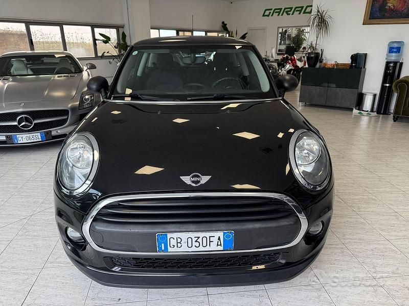 Usata Mini ONE 75 CV (55 kW) 2016 Nero Utilitaria