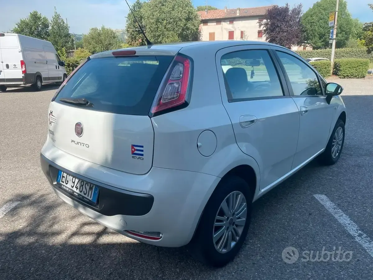 Usata Fiat Punto Evo Dynamic 70 CV (51 kW) 2011 Bianco Utilitaria