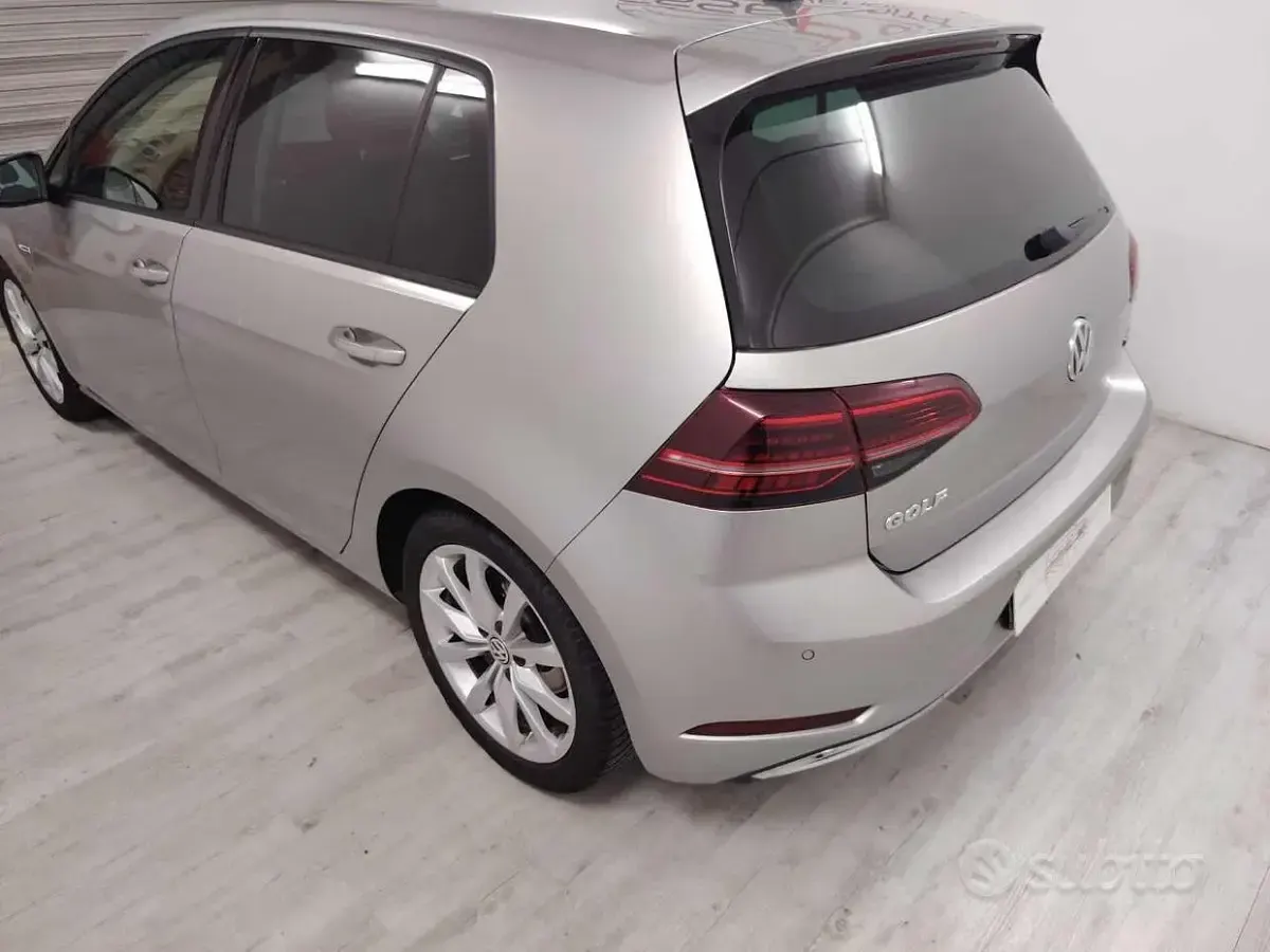 Usata VW Golf VIII Executive 131 CV (96 kW) 2020 Grigio Berlina