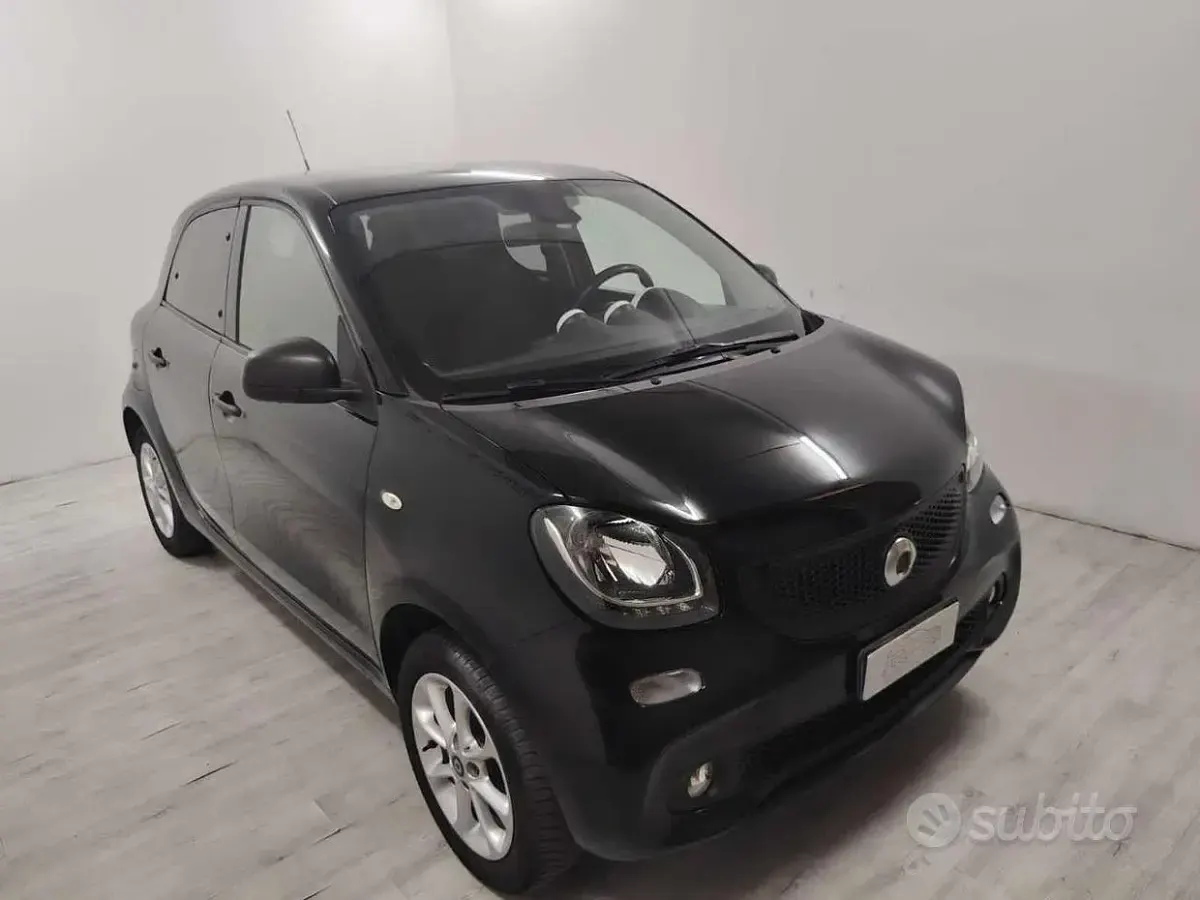 Usata Smart ForFour Prime 71 CV (52 kW) 2018 Nero Utilitaria