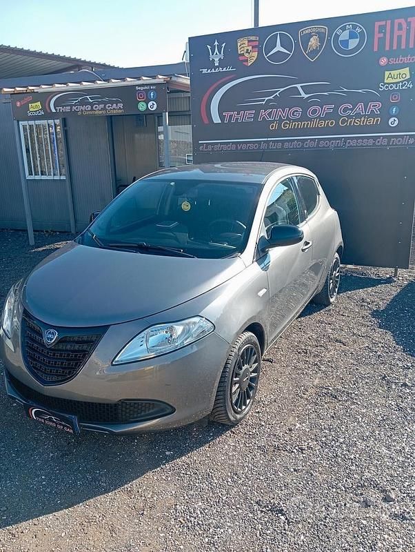 Usata Lancia Ypsilon 69 CV (50 kW) 2015 Marrone Utilitaria