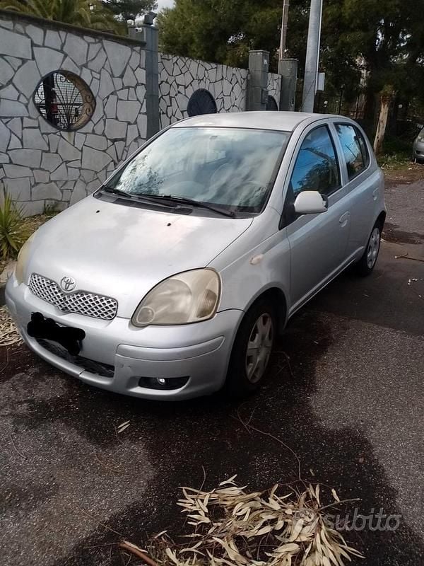 Usata Toyota Yaris 2005 Grigio Utilitaria