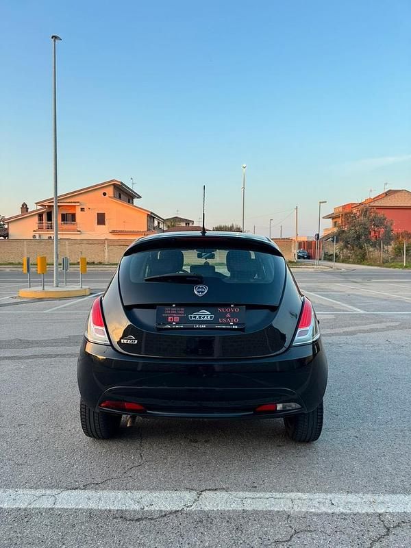 Usata Lancia Ypsilon 69 CV (50 kW) 2016 Nero Utilitaria