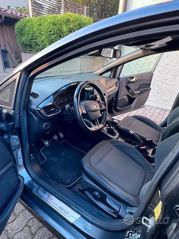 Usata Ford Fiesta ST-Line 86 CV (63 kW) 2018 Grigio Utilitaria