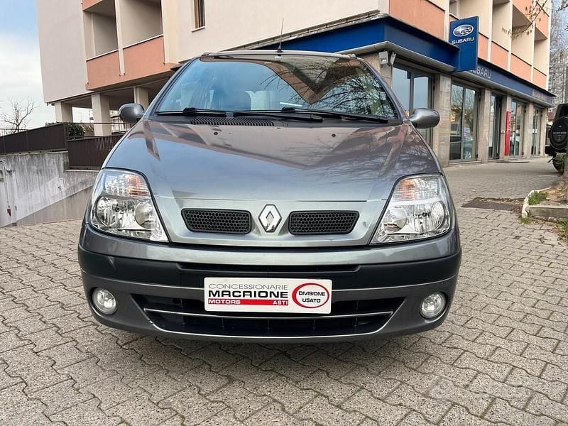 Usata Renault Scénic 102 CV (75 kW) 2001 Grigio Monovolume