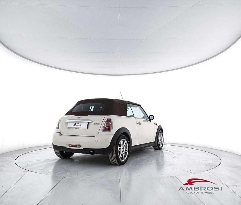 Usata Mini Cooper Cabriolet 122 CV (89 kW) 2011 Beige Cabrio