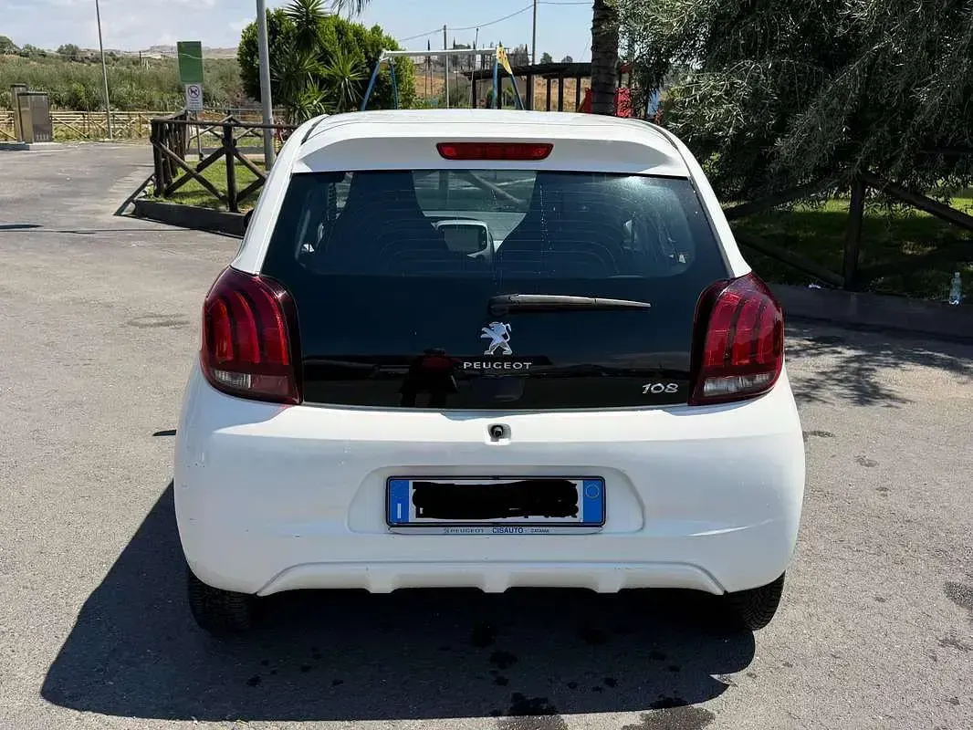 Usata Peugeot 108 Allure 69 CV (50 kW) 2015 Bianco Utilitaria