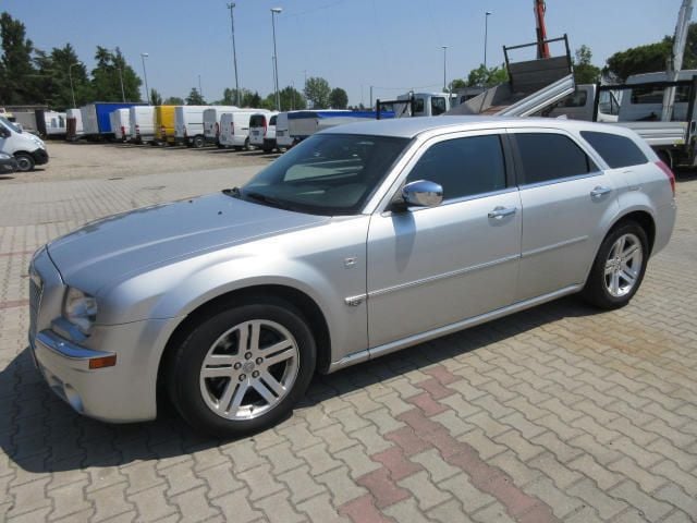 Usata Chrysler 300C 3.0 Diesel 218 CV (2008) • Risparmia 21% a Medolla