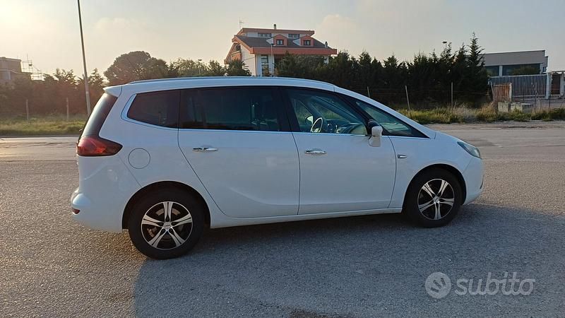 Usata Opel Zafira 150 CV (110 kW) 2013 Bianco Monovolume