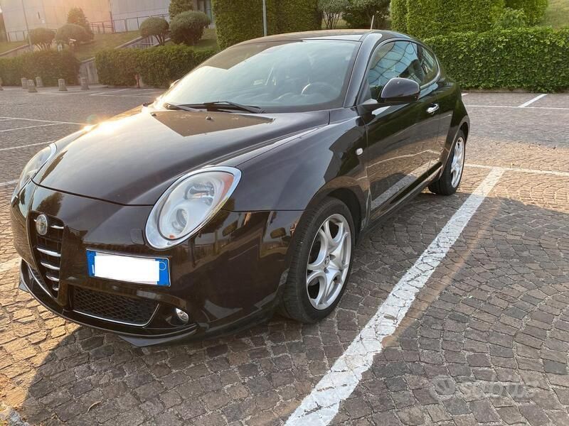 Nero Usata 2009 Alfa Romeo MiTo Distinctive Due volumi | 3500 € (Ottimo prezzo) - Immagine 1/4