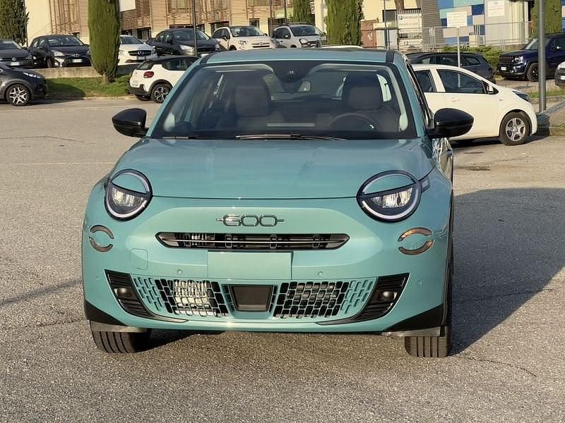 Usata Fiat 600E Red 61 kW (84 CV) 2023 Multicolore SUV