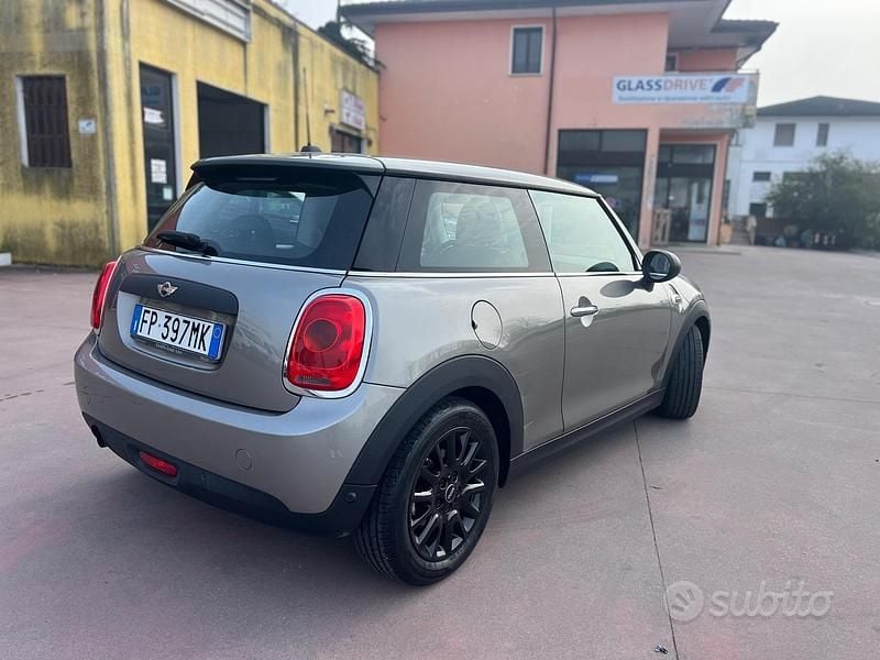 Usata Mini Cooper 75 CV (55 kW) 2018 Grigio Utilitaria