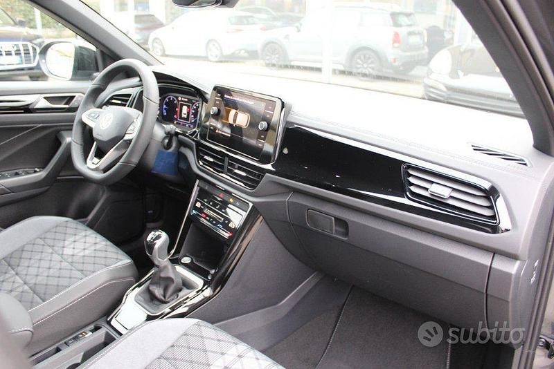 Nuova VW T-Roc R-line 116 CV (85 kW) 2025 Grigio scuro metallizzato SUV