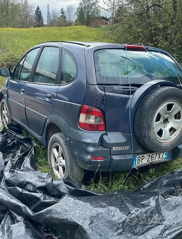 Usata Renault Scenic E-Tech 102 CV (75 kW) 2001 Blu SUV