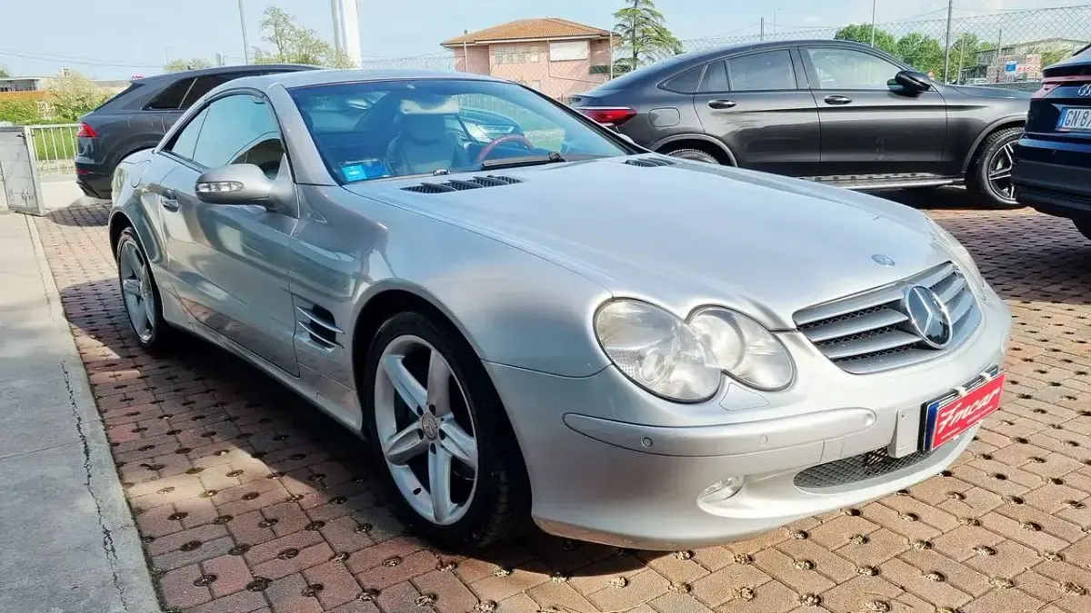 Usata Mercedes SL500 306 CV (225 kW) 2002 Argento Cabrio