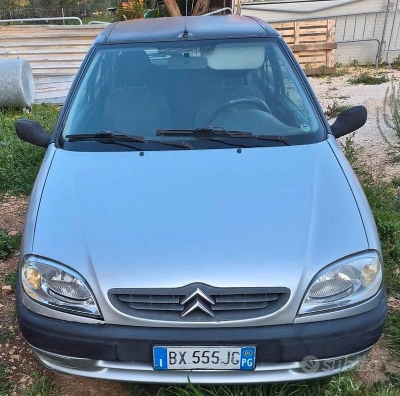 Usata Citroën Saxo 57 CV (41 kW) 2001 Grigio Utilitaria