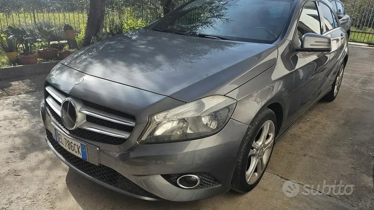 Usata Mercedes A180 122 CV (89 kW) 2013 Grigio Utilitaria