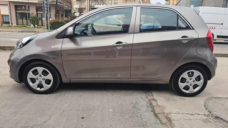Usata Kia Picanto City 69 CV (50 kW) 2012 Marrone Utilitaria