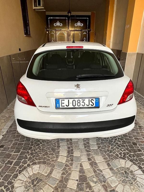 Usata Peugeot 207 88 CV (64 kW) 2011 Bianco Berlina