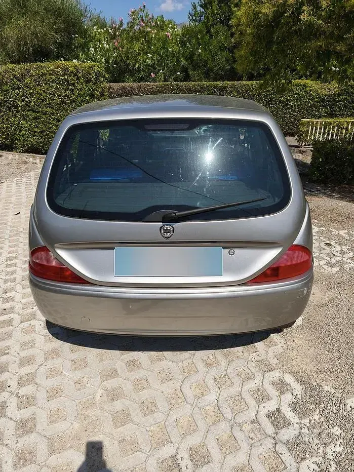 Usata Lancia Ypsilon 60 CV (44 kW) 2001 Grigio Utilitaria