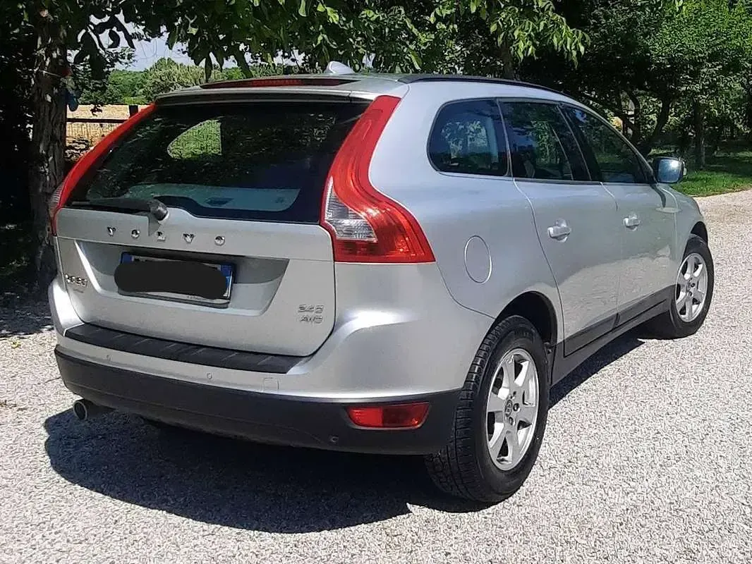 Usata Volvo XC60 Momentum 185 CV (136 kW) 2009 Argento SUV