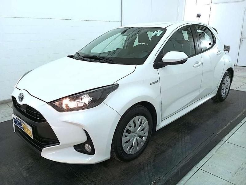 Bianco metallizzato Usata 2022 Toyota Yaris Hybrid Business Edition Tre volumi | 16.900 € (Super prezzo) - Immagine 1/4