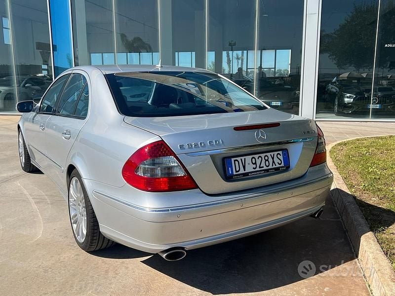 Usata Mercedes E320 Avantgarde 224 CV (164 kW) 2009 Grigio Berlina