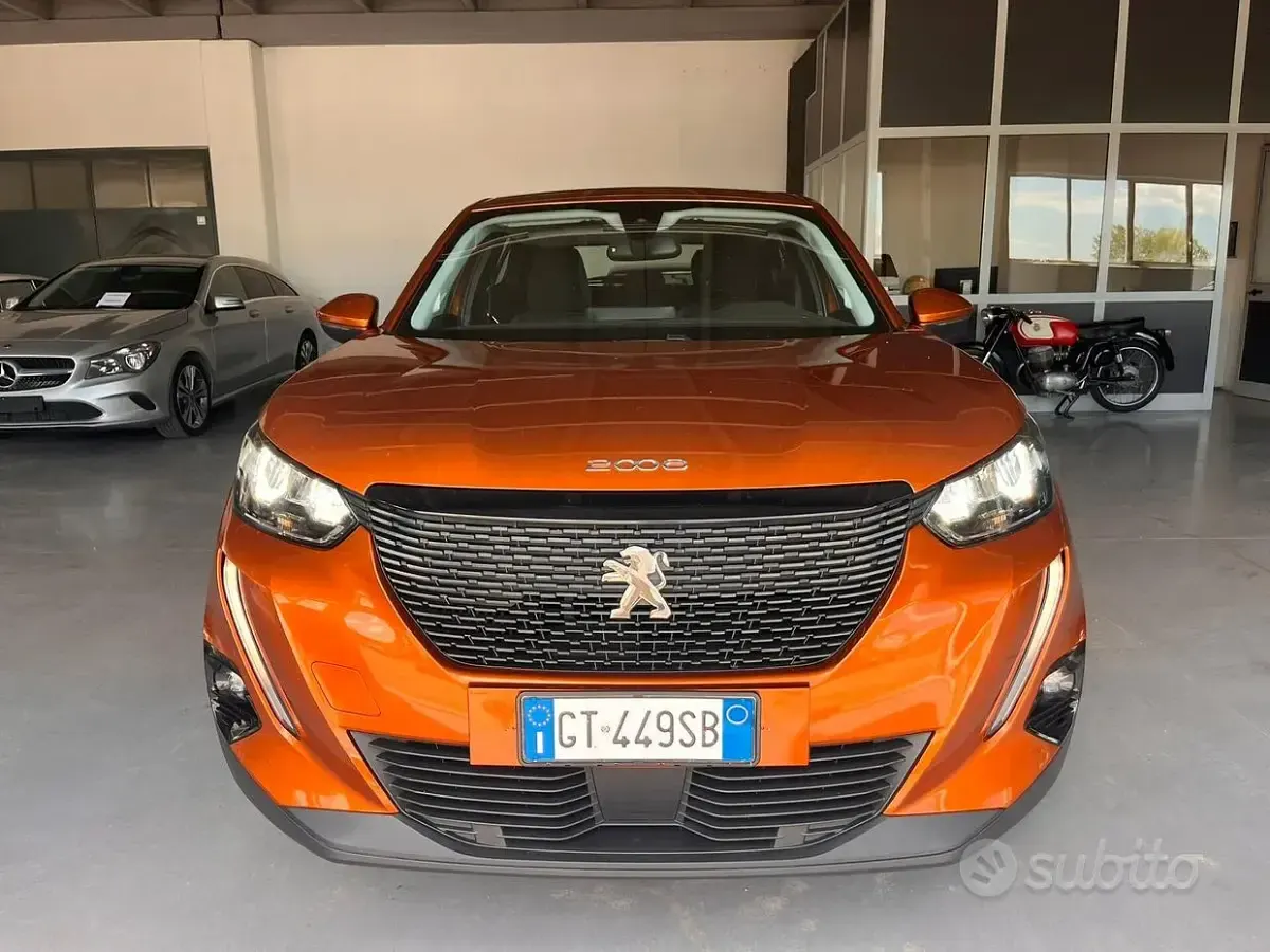 Usata Peugeot 2008 Allure 102 CV (75 kW) 2020 Arancione SUV