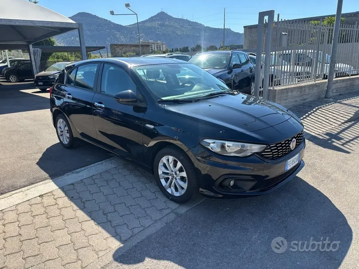 Usata Fiat Tipo Lounge 95 CV (69 kW) 2016 Nero Berlina
