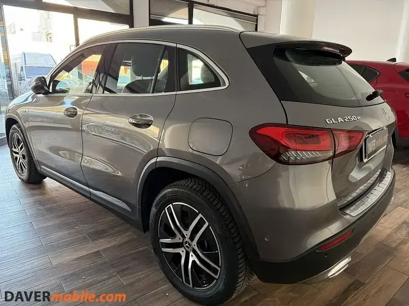 Usata Mercedes GLA250 160 CV (117 kW) 2021 Grigio scuro SUV