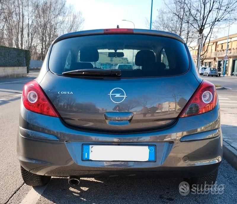 Usata Opel Corsa 85 CV (62 kW) 2010 Grigio Utilitaria