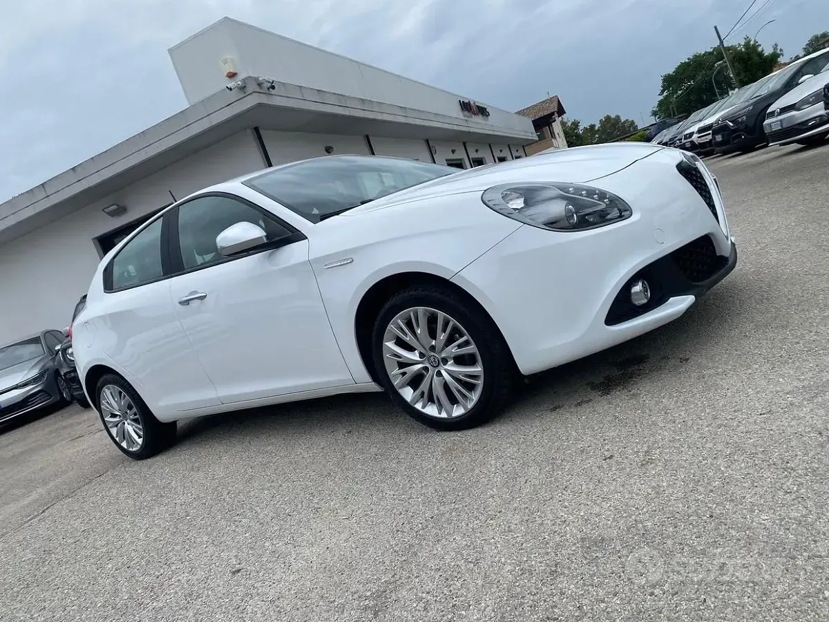 Usata Alfa Romeo Giulietta Super 120 CV (88 kW) 2017 Bianco Utilitaria