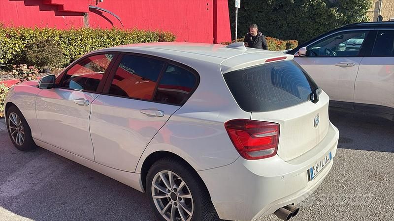 Usata BMW 118 143 CV (105 kW) 2011 Bianco Utilitaria