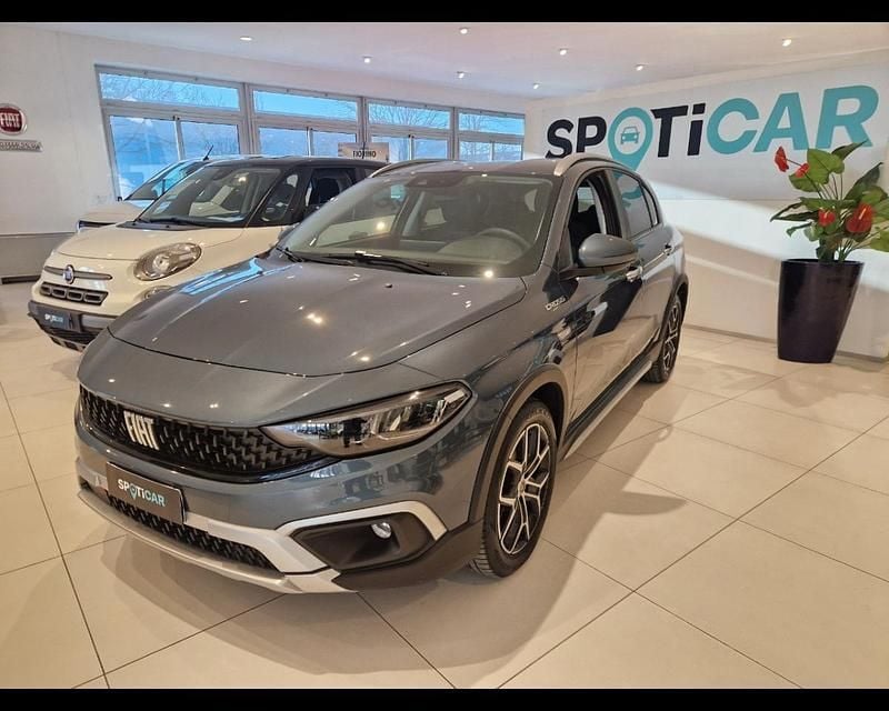 Usata Fiat Tipo Cross 131 CV (96 kW) 2022 Blu Utilitaria