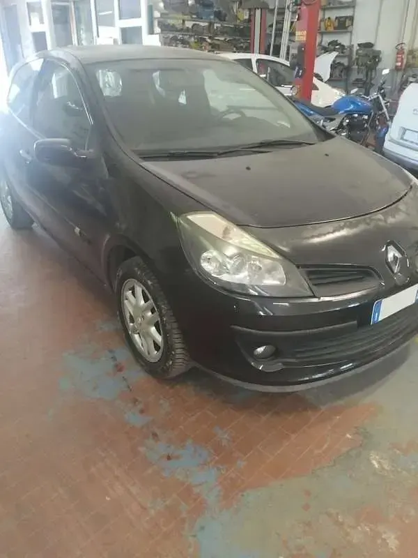 Usata Renault Clio II 86 CV (63 kW) 2006 Nero Berlina