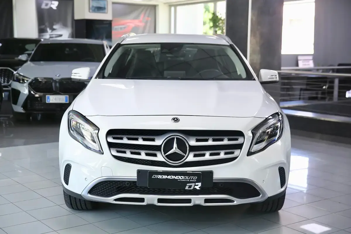 Usata Mercedes GLA200 Sport 136 CV (100 kW) 2017 Grigio SUV