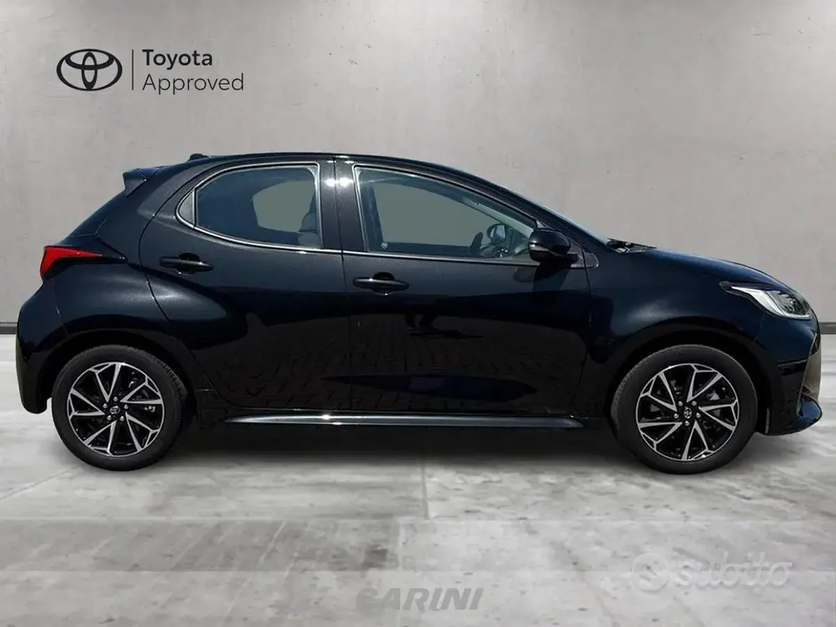 Usata Toyota Yaris Hybrid Trend 92 CV (67 kW) 2022 Nero Berlina