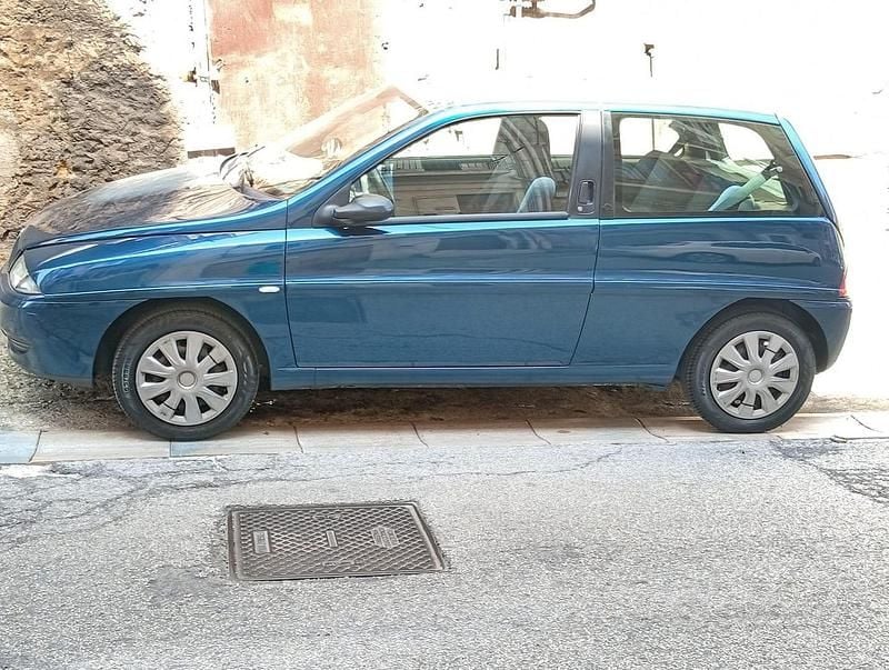 Usata Lancia Ypsilon 60 CV (44 kW) 2002 Blu Utilitaria