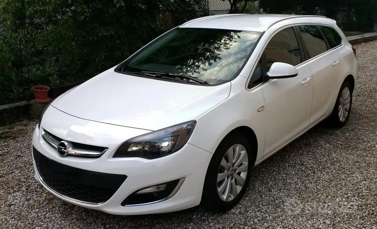 Usata Opel Astra 130 CV (95 kW) 2014 Bianco Station wagon