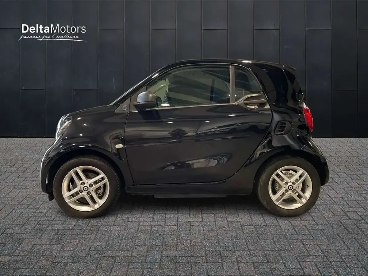 Usata Smart ForTwo Electric Drive Pure 41 kW (56 CV) 2021 Deep black Berlina