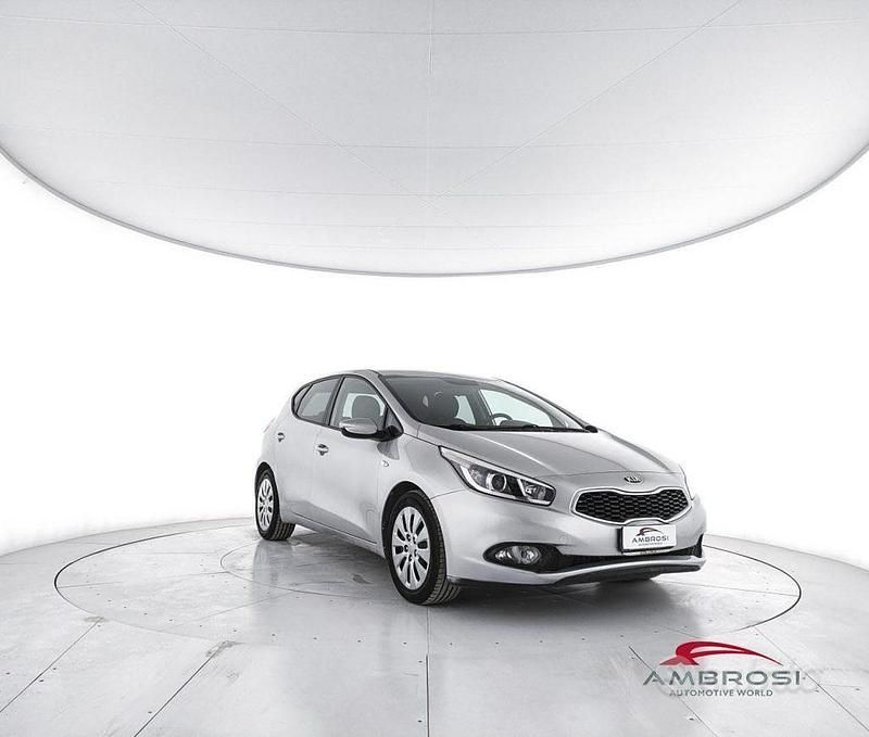 Usata Kia Ceed Active 99 CV (72 kW) 2014 Grigio Utilitaria