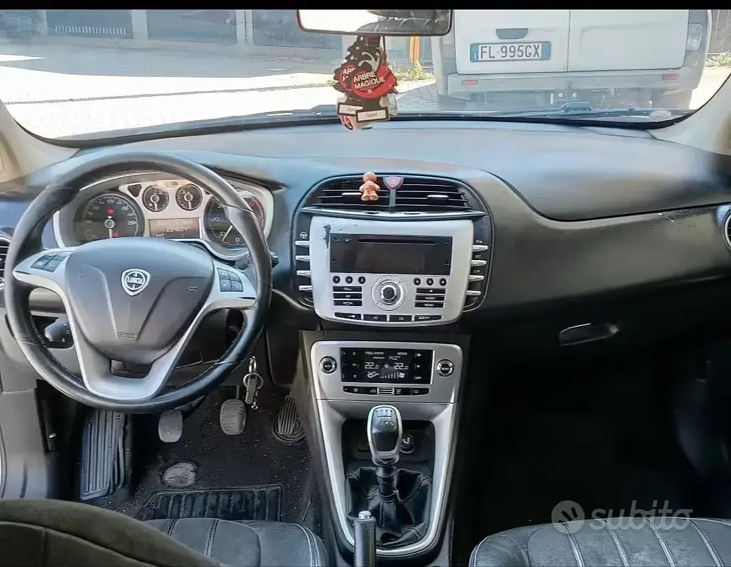 Usata Lancia Delta 120 CV (88 kW) 2012 Bianco Utilitaria