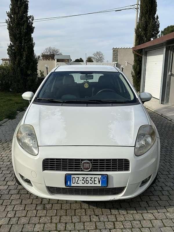 Usata 2009 Fiat Grande Punto Due volumi | 2500 € (Buon prezzo) - Immagine 1/4