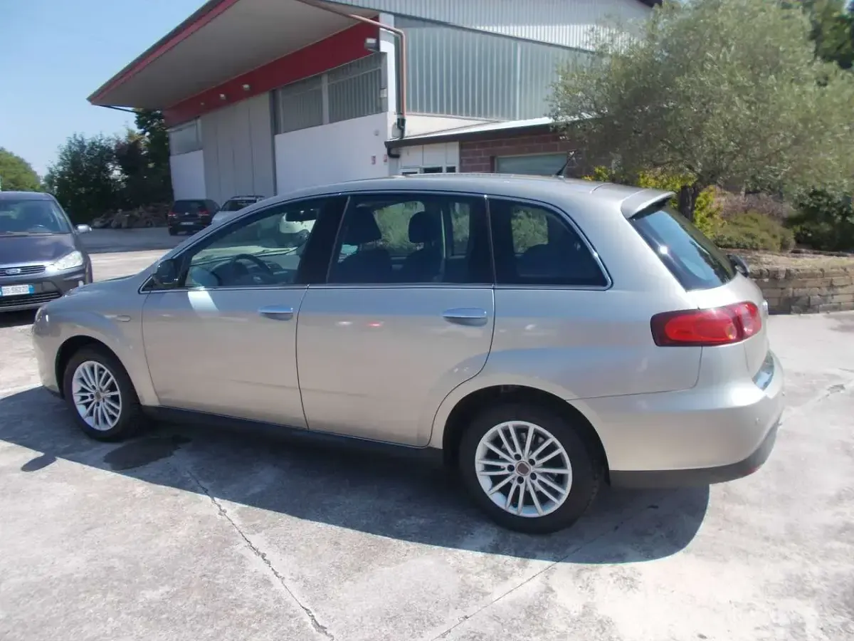 Usata Fiat Croma Dynamic 120 CV (88 kW) 2010 Grigio Station wagon